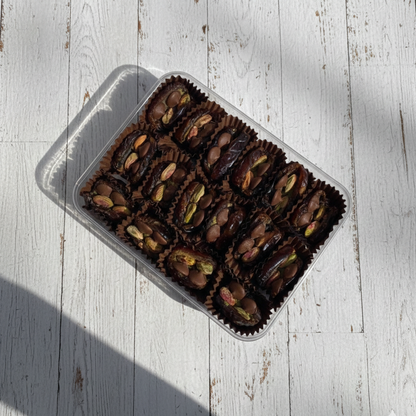 علبة تمر فستق وكنافة – 16 قطعة