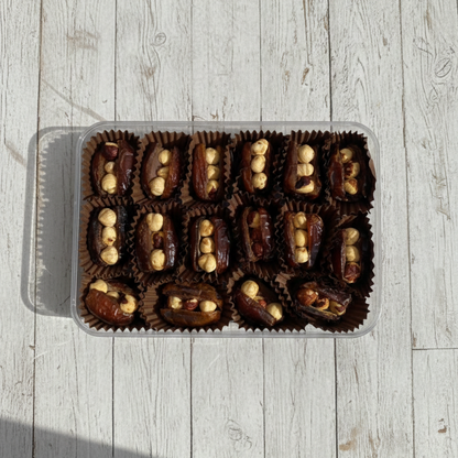 علبة تمر نوتيلا وبندق – 16 قطعة