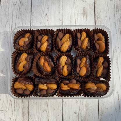 Kinder & Cashew Mini Dates Box (14 Dates)